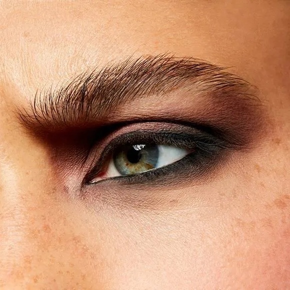 MAC Cosmetics Eyeshadow Palette - Peach, Gold, Plum Tones - Picture 4 of 9